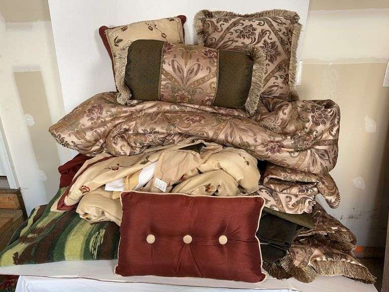 Curtains, Bedding, Throws and Pillows
