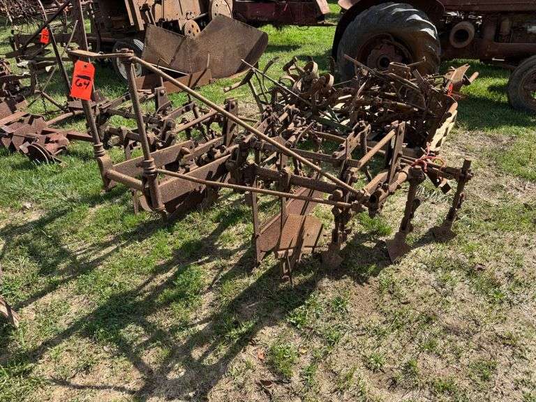 Row Crop Cultivator