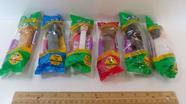 Lot of (6) New 1997 Star Wars Themed Pez Dispensers