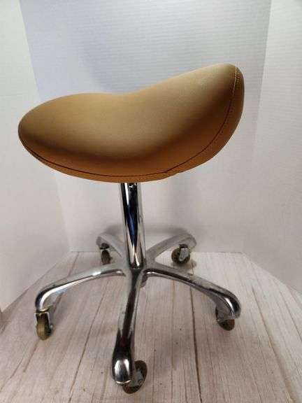Leather Saddle Pneumatic Rolling Chair with Adjustable Height