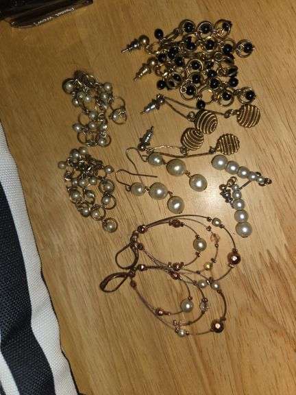 Lot of earrings