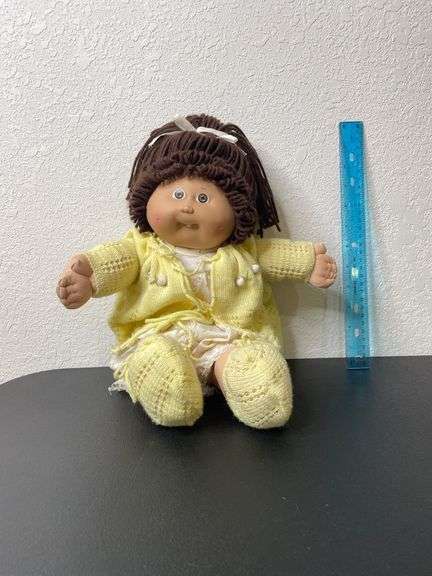Vintage Cabbage Patch Kids Doll – Brown Yarn Hair, Yellow Outfit & Booties – Original Coleco 1980s