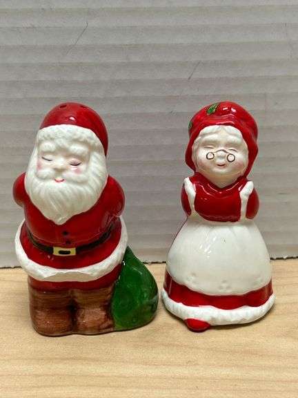 Russ Santa and Mrs. Claus Ceramic Salt and Pepper Shakers, Item No. 15117