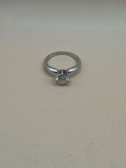 14K White Gold Solitaire Ring with Round Brilliant Cut Stone – 2.84 Grams