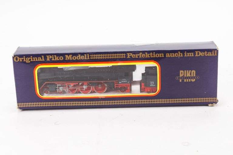 Piko HO Scale Model Train Locomotive and Coal Tender