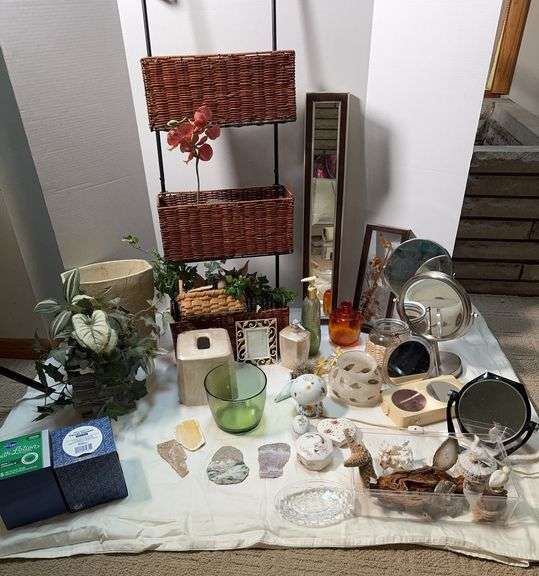 Bathroom Accessories and Decor