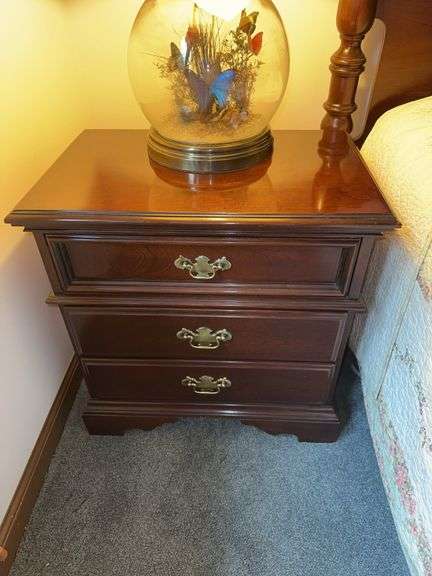 Gorgeous Bernhard nightstand