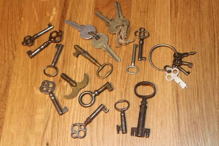 Metal Keys, Various Sizes and Styles - Auction Ohio