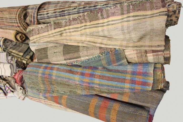 VINTAGE RAG RUG TEXTILES IN VARIOUS COLORS AND PATTERNS. - Auction Ohio
