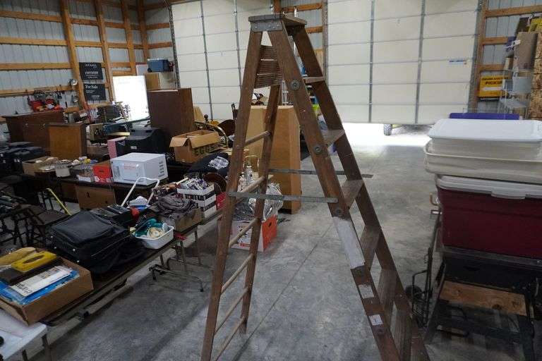 Wood ladder