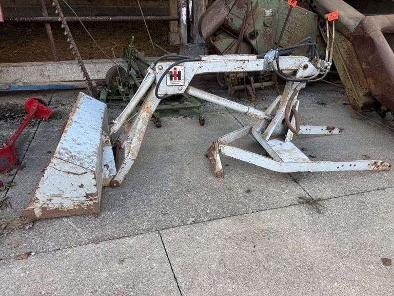 International Model 1000 Loader