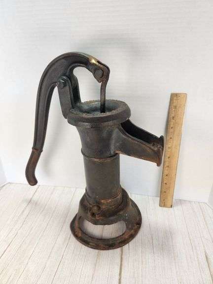 Vintage Peters Mfg. Co. Cast Iron Hand Water Pump,