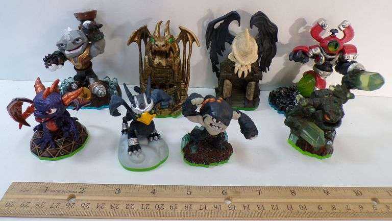 Lot of (8) Skylanders Action Figures