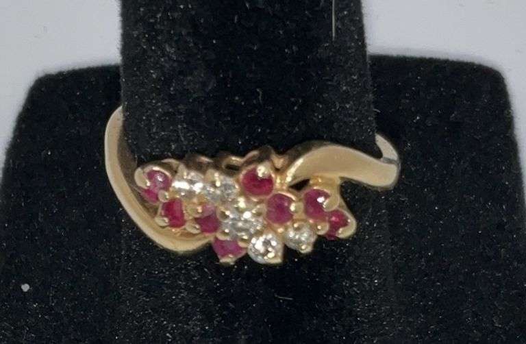 14 Karat Gold Ring with Stones, Total Weight 2.98g, Size 6