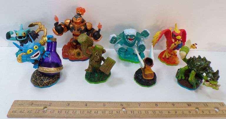 Lot of (8) Skylanders Action Figures