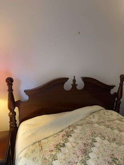 Bernhardt Queen Anne style bed – full/queen