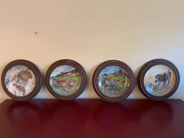 Collectible hunting motif plates