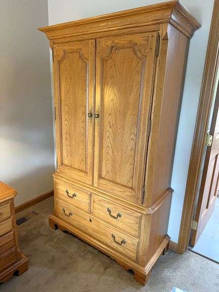 Thomasville tall oak dresser
