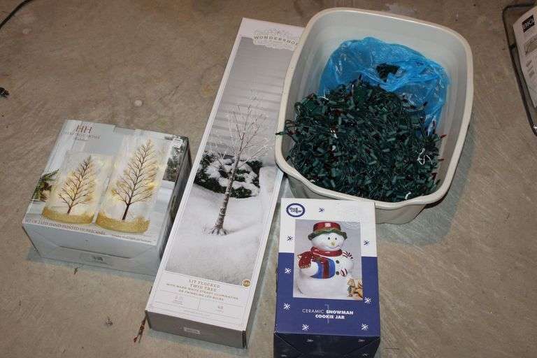 Christmas Lights And Décor