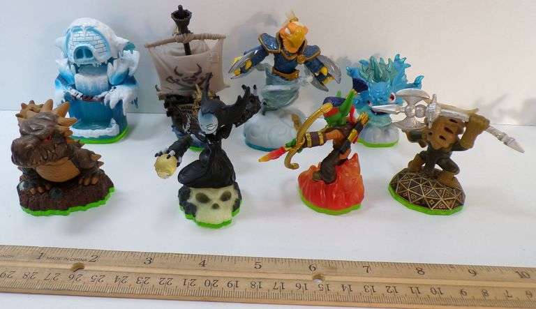 Lot of (8) Skylanders Action Figures