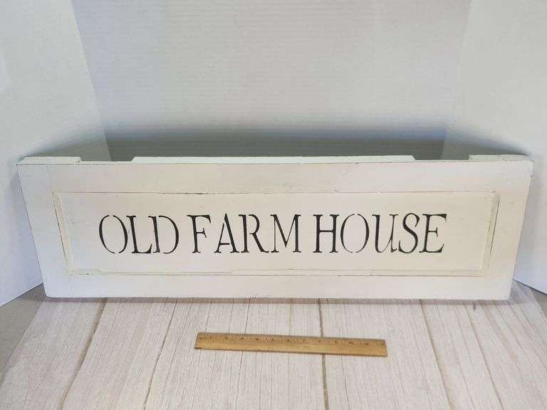 Distressed Wood Door with ‘Old Farm House’ Text