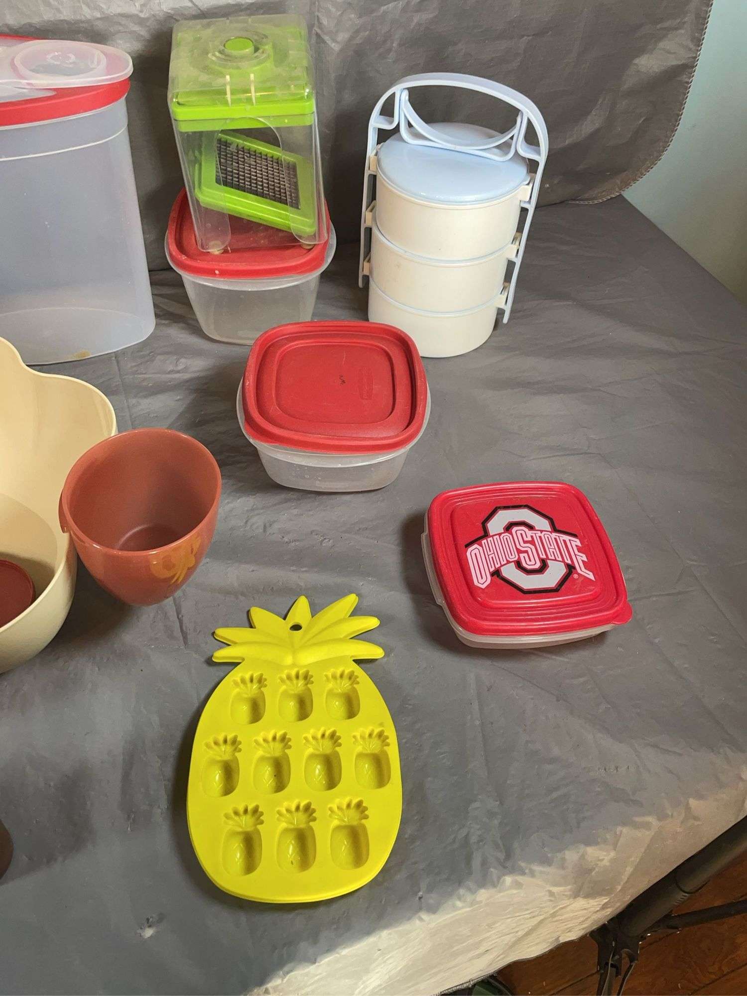Tupperware & More - Auction Ohio