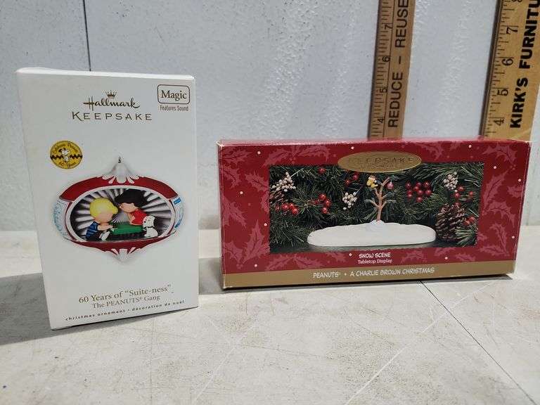 Hallmark Tabletop Display Hallmark Keepsake The Peanuts Gang Ornament & Snow Scene Tabletop ...