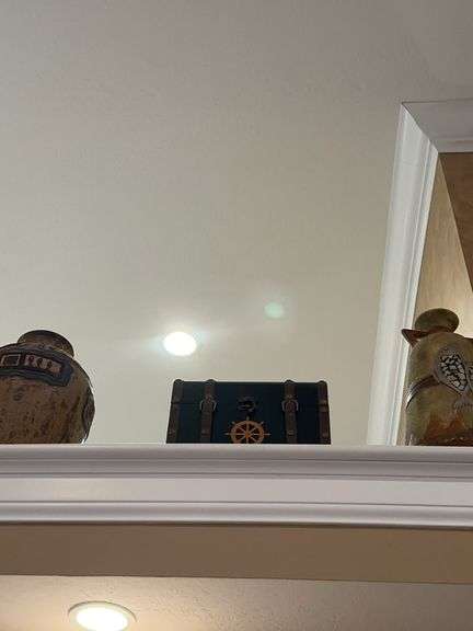 Dramatic home decor - Auction Ohio