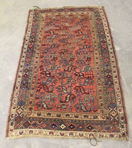 HAND KNOTTED AREA RUG WITH GEOMETRIC PATTERNS.