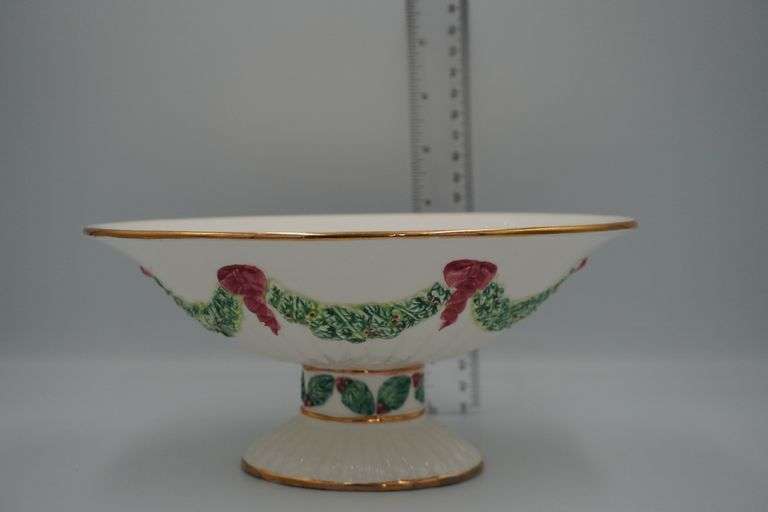 Holiday Pedestal Bowl with Wreath and Bow Design, Gold Trim