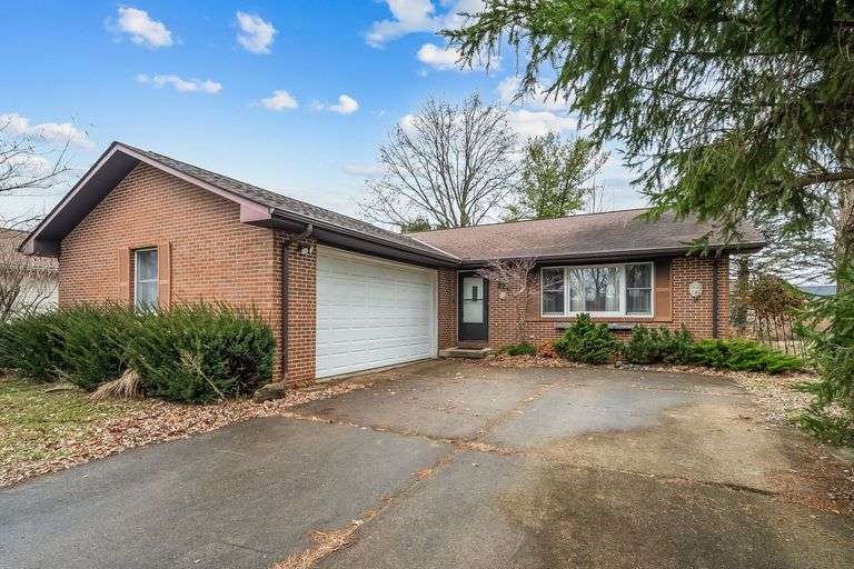 520 Chipmunk Lane Sunbury, OH - Reserve: $150,000