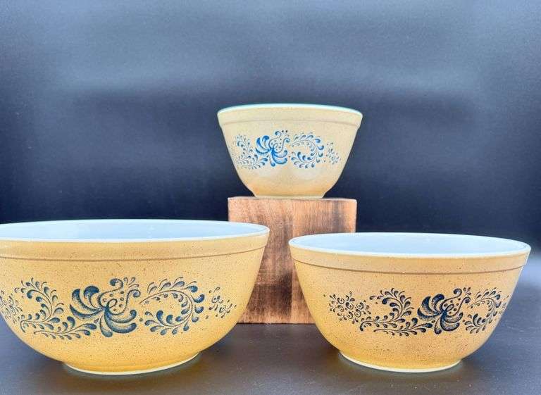 Vintage Pyrex Homestead Mixing Bowls Set With Blue Floral Design