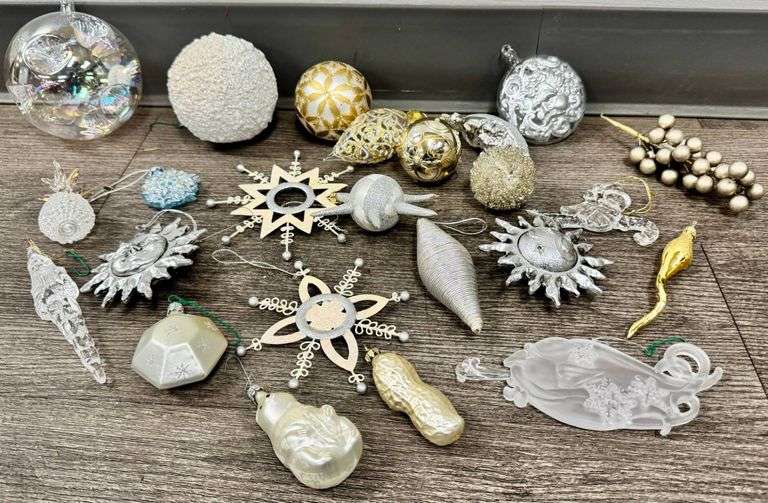 Decorative Christmas Ornaments, Glass and Metallic