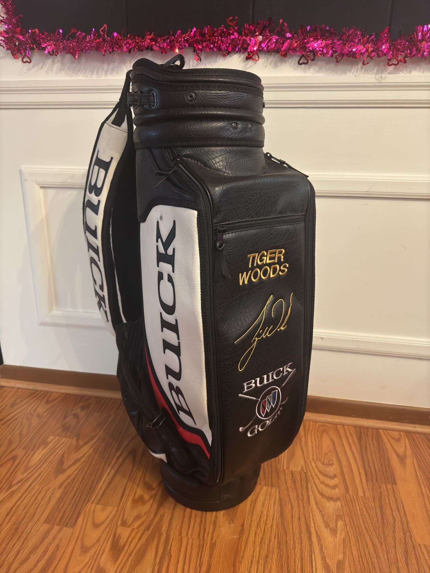 Tiger Woods サイン入り BUICK ゴルフバッグ Tiger Woods Buick Golf