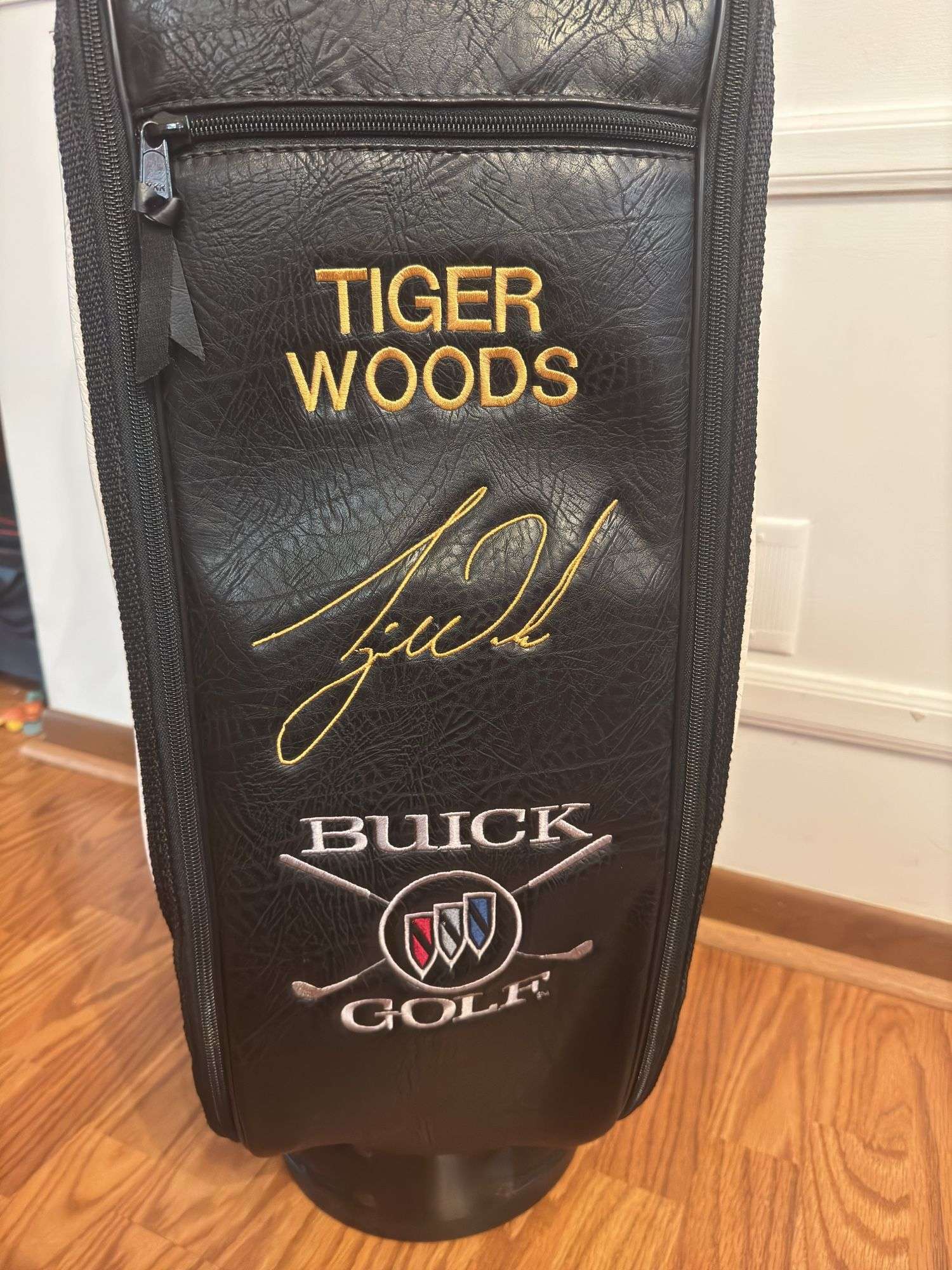 Tiger Woods Buick Golf Bag NWT - Auction Ohio Tiger Woods Buick Golf Bag NWT - Auction Ohio