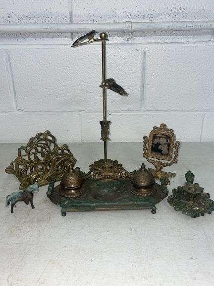 Assorted brass items