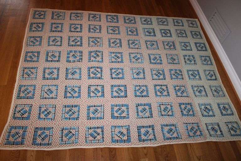 Squares Pattern Calico Quilt - Auction Ohio