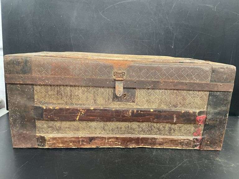 Small steamer trunk