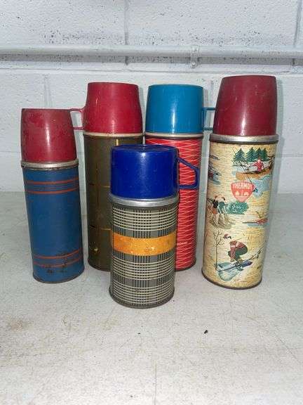 Lot of vintage thermoses