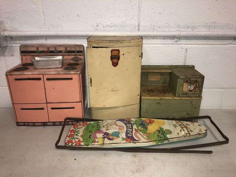 Vintage tin kitchen toys