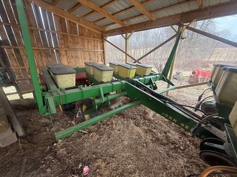 JOHN DEERE 7000 CORN PLANTER (JUNCTION CITY) Auction Ohio