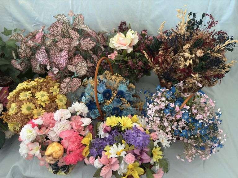 Lot of artificial Flowers