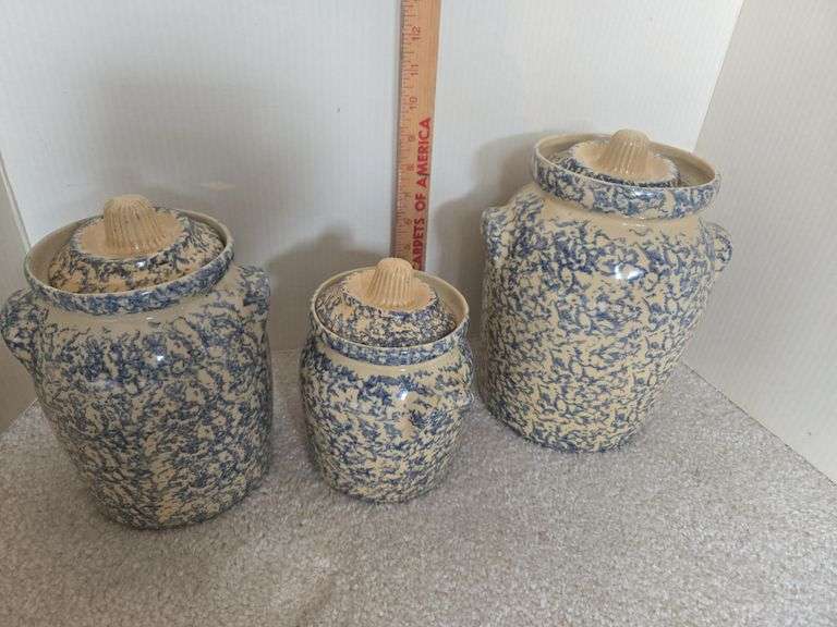 Vintage Robinson Ransbottom Roseville, pottery canister set. Auction Ohio