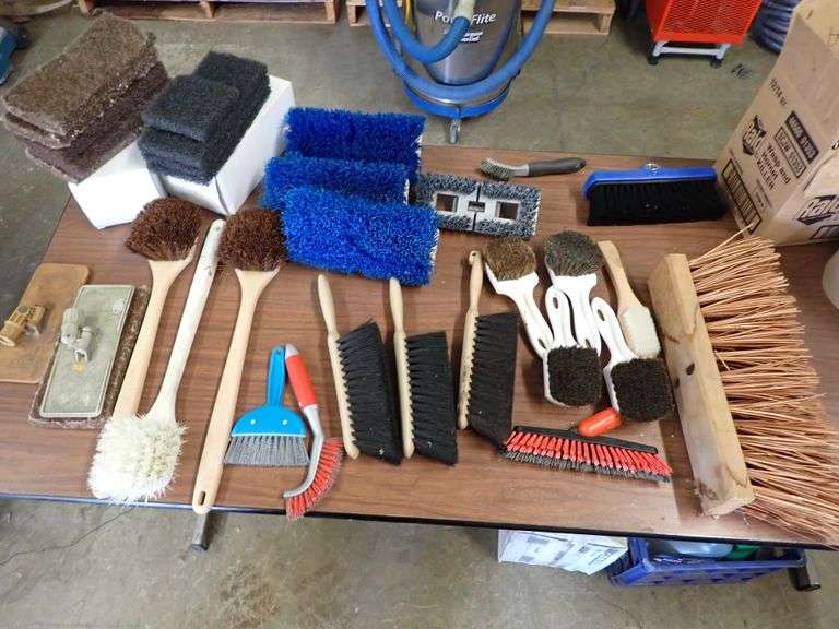 BROOMS & BRUSHES LOT - EVERYTHING ON THE TABLE!