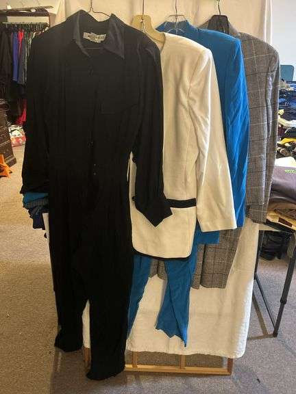 Ladies' Dress & Business Suits Size 14-L