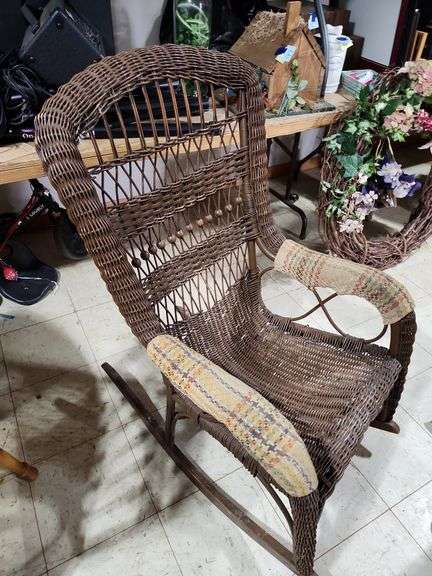 Wicker Rocking Fork Wicker Rocker 25''X34''X42'' Minor Damage - Auction Ohio