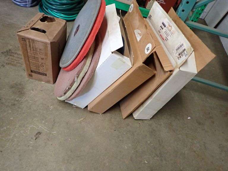 BOXES FILLED WITH POLISHING / STRIPPING PADS