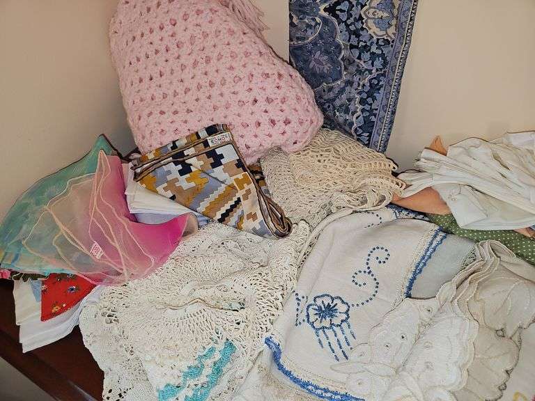 Linens / Doilies