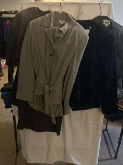 Ladies' Dress & Business Suits Size 14-L