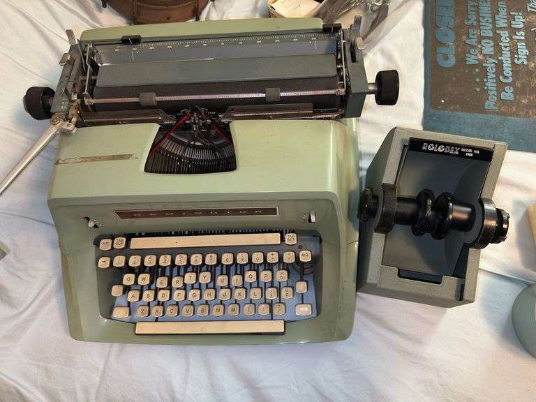 Antique Typewriter & Rolodex